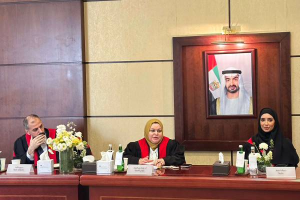 مناقشة أطروحة الماجستير للطالبة فاطمة أحمد سعيد في كلية القانون بجامعة عجمان