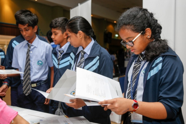 AU Student Recruitment Team Participates in School Fairs