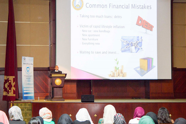 جامعة عجمان تنظم يوما للإرشاد المهني لكلية طب الأسنان