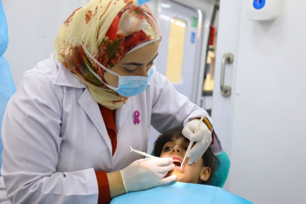 عيادة جامعة عجمان المتنقلة لطب الأسنان تجوب عدة إمارات وتقدم خدماتها لمختلف فئات المجتمع