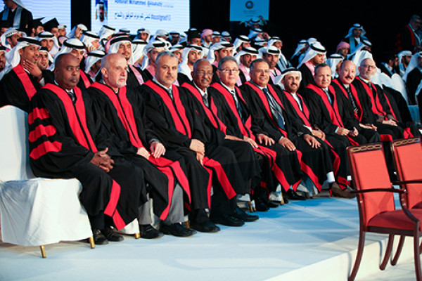 حاكم الفجيرة يشهد حفل تخريج دفعة 2013 في مقر جامعة عجمان بالفجيرة