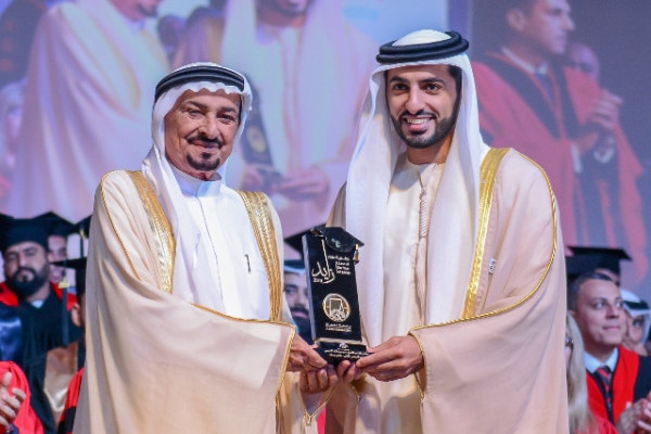 حاكم عجمان يشهد حفل تخريج الفوج الثاني من الدفعة 27 بجامعة عجمان تحت شعار 