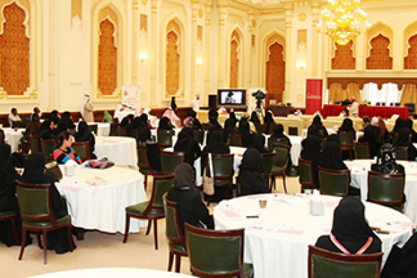 طالبات جامعة عجمان يشاركن في الملتقى الأسري الرابع