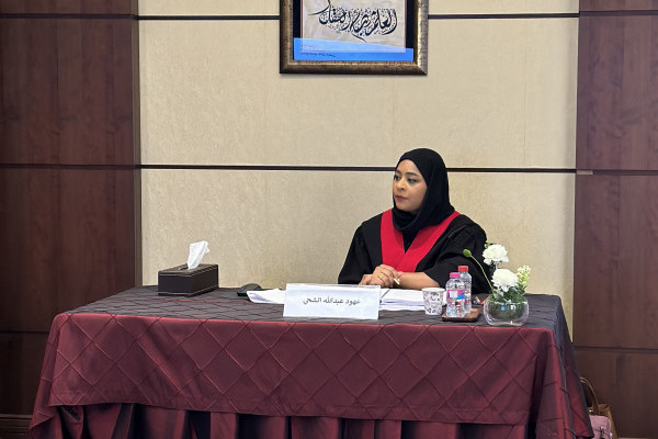 الطالبة عهود الشحي تناقش أطروحتها للماجستير حول المسؤولية المدنية غير التعاقدية الناشئة عن الأنشطة الفضائية