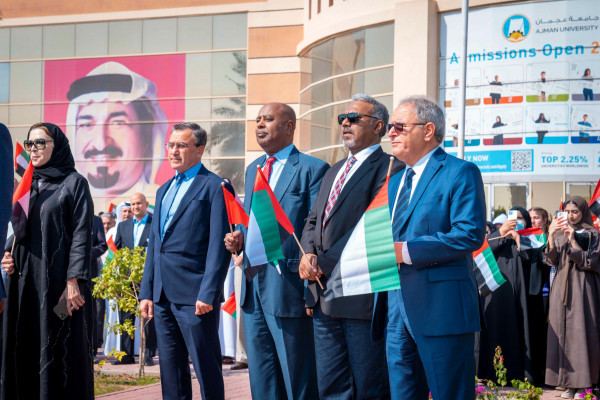 جامعة عجمان تحتفل بيوم العلم الإماراتي