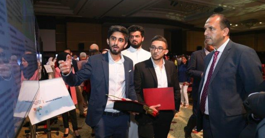 جامعة عجمان تكًرم أبنائها النابغين في البحث العلمي