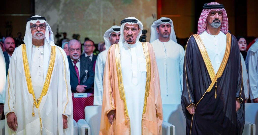 حميد بن راشد يمنح نهيان بن مبارك شهادة الدكتوراة الفخريّة ويشهد تخريج دفعة 