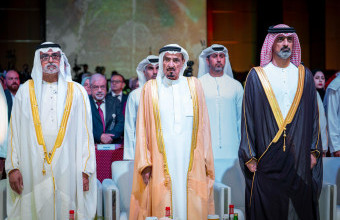 حميد بن راشد يمنح نهيان بن مبارك شهادة الدكتوراة الفخريّة ويشهد تخريج دفعة 