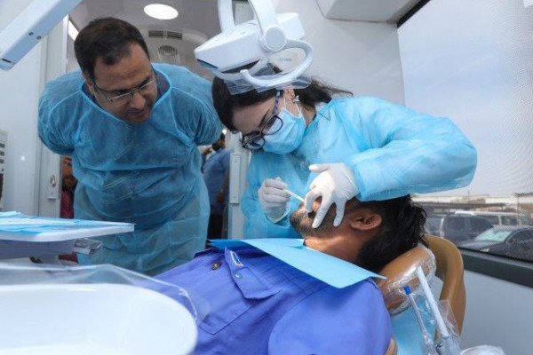 عيادة جامعة عجمان المتنقلة لطب الأسنان تقدم خدماتها لمئات المراجعين