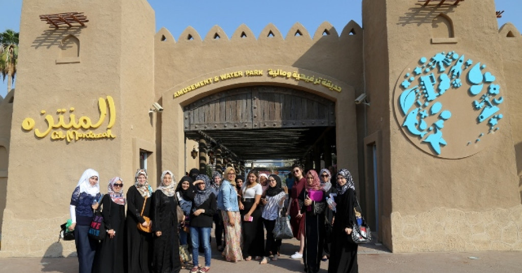 رحلة للطالبات إلى حديقة الألعاب المائية في الشارقة
