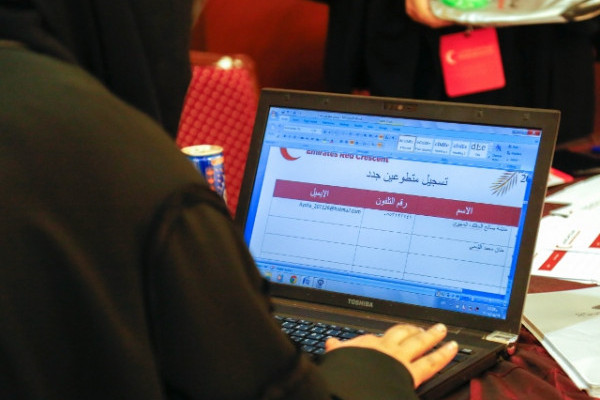 Red Crescent Holds an Awareness Lecture at AU