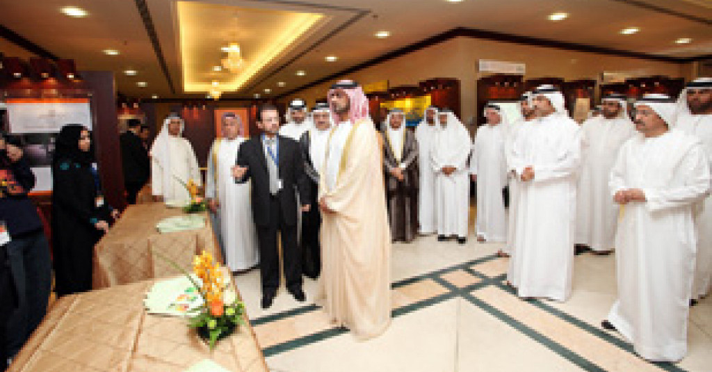 سمو الشيخ عمار النعيمي يفتتح مؤتمر المرأة والتعليم الإلكتروني بجامعة عجمان