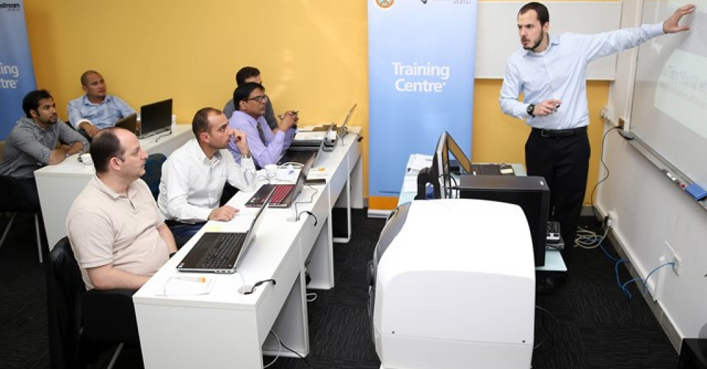 دورة تدريبية على تقنيات حديثة في طب الأسنان بجامعة عجمان