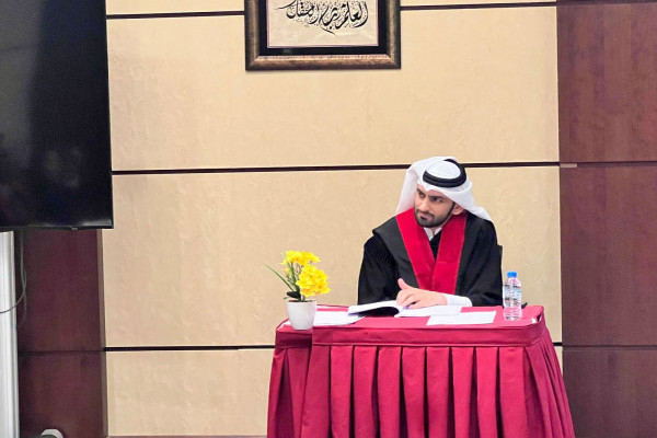 مناقشة أطروحة الماجستير في القانون الخاص للطالب راشد سيف الخاطري