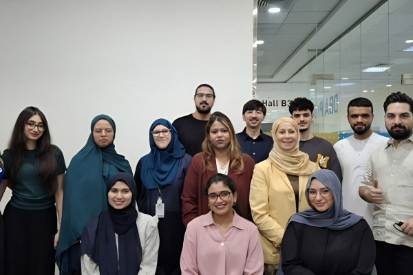 كلية العلوم الإنسانية وإدارة الأعمال يتناظران عن مستقبل الذكاء الاصطناعي