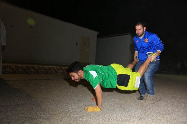 طلاب الجامعة يشاركون في مخيم الشباب المغامرين