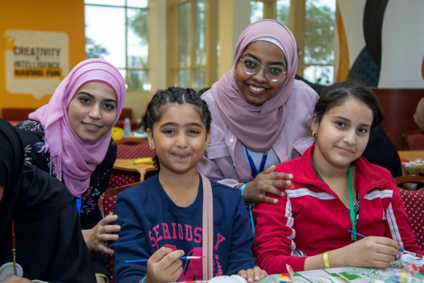 طلبة جامعة عجمان يحتفلون بالأيتام