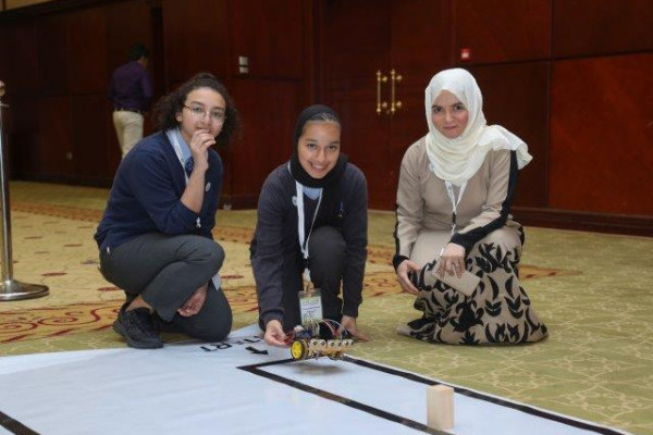 جامعة عجمان تنظم مسابقة للروبوتات