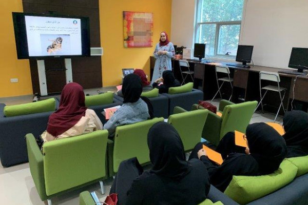 وحدة الإرشاد تنظم ورش متخصصة لطالبات الجامعة