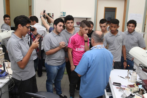 جامعة عجمان تستقبل طلاب وطالبات مدرسة أبو عبيدة