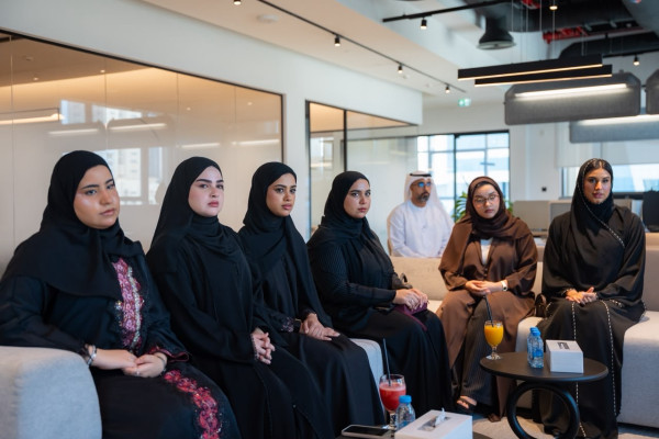 طلبة كلية القانون بجامعة عجمان في زيارة ميدانية إلى دائرة الشؤون القانونية في عجمان