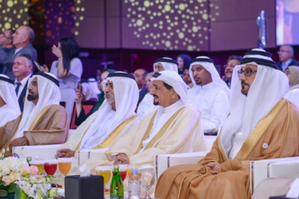 حاكم عجمان يشهد حفل تخريج الفوج الثاني من الدفعة 27 بجامعة عجمان تحت شعار 