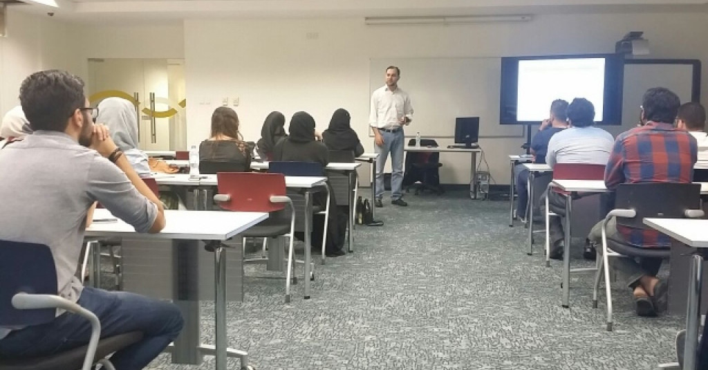 مركز الابتكار-عجمان يعقد ورش عمل لتطوير المشاريع