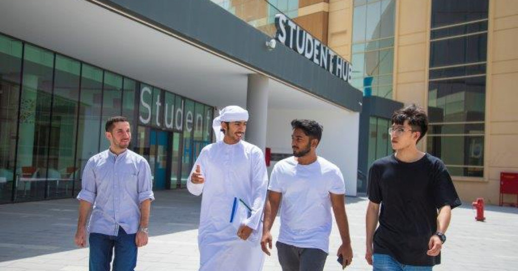 جامعة عجمان تتوسع بنظام المنح الدراسية للطلبة والخريجين