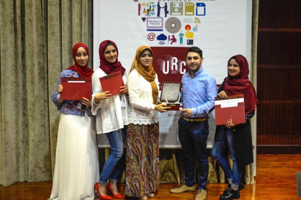 طلبة الجامعة يحصدون 4 جوائز في مؤتمر البحوث الطلابية في جامعة زايد
