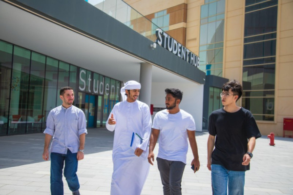 جامعة عجمان تستقطب التنوع الثقافي من خلال تقديم منح دراسية مميزة