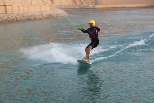 رحلة لطلاب جامعة عجمان إلى حديقة مغامرات الوادي بالعين