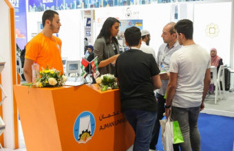 الجامعة تستعرض برامجها في معارض تعليمية