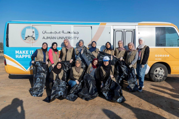 جامعة عجمان تطلق حملة لتنظيف البيئة