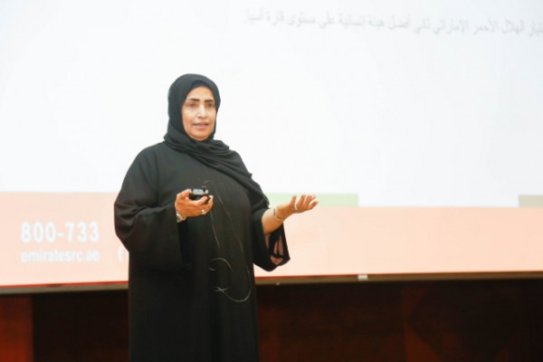 Red Crescent Holds an Awareness Lecture at AU