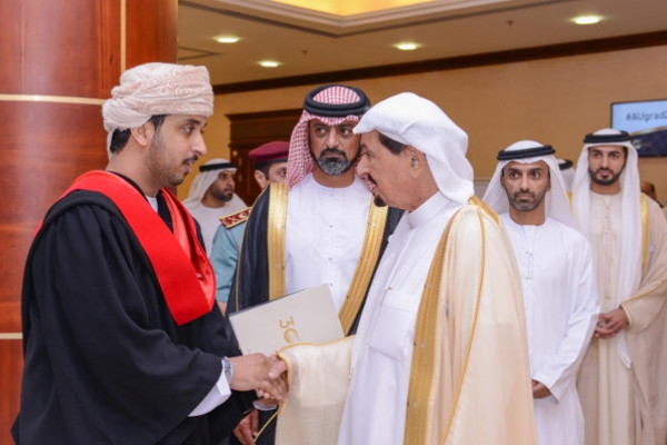 حاكم عجمان يشهد حفل تخريج الفوج الثاني من الدفعة 27 بجامعة عجمان تحت شعار 