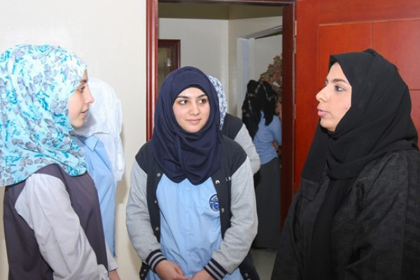 وفد من كلية تكنولوجيا المعلومات في زيارة إلى مدرسة إبن خلدون