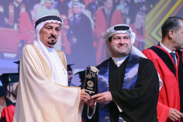 حاكم عجمان يشهد حفل تخريج الفوج الثاني من الدفعة 27 بجامعة عجمان تحت شعار 