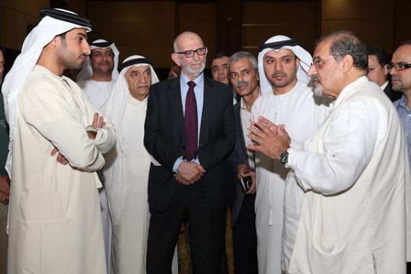 راشد النعيمي يطلع على مشاريع التخرج لطلبة الهندسة في جامعة عجمان