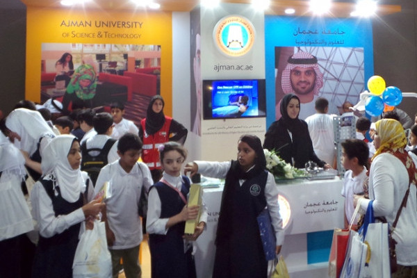 جامعة عجمان تشارك في معرض توعية 2014