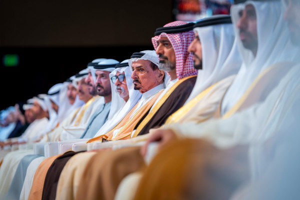 حميد بن راشد يمنح نهيان بن مبارك شهادة الدكتوراة الفخريّة ويشهد تخريج دفعة 