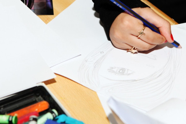 مركز الفنون الجميلة في جامعة عجمان يستعرض أعمال الطلبة