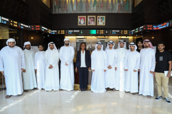 طلاب كلية القانون يزورون هيئة الأوراق المالية في دبي