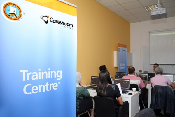 دورة تدريبية لأطباء وفنيي الأسنان بجامعة عجمان