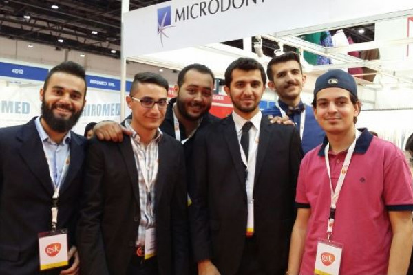 كلية طب الاسنان بمقر الفجيرة تشارك في مؤتمر ( ايدك )