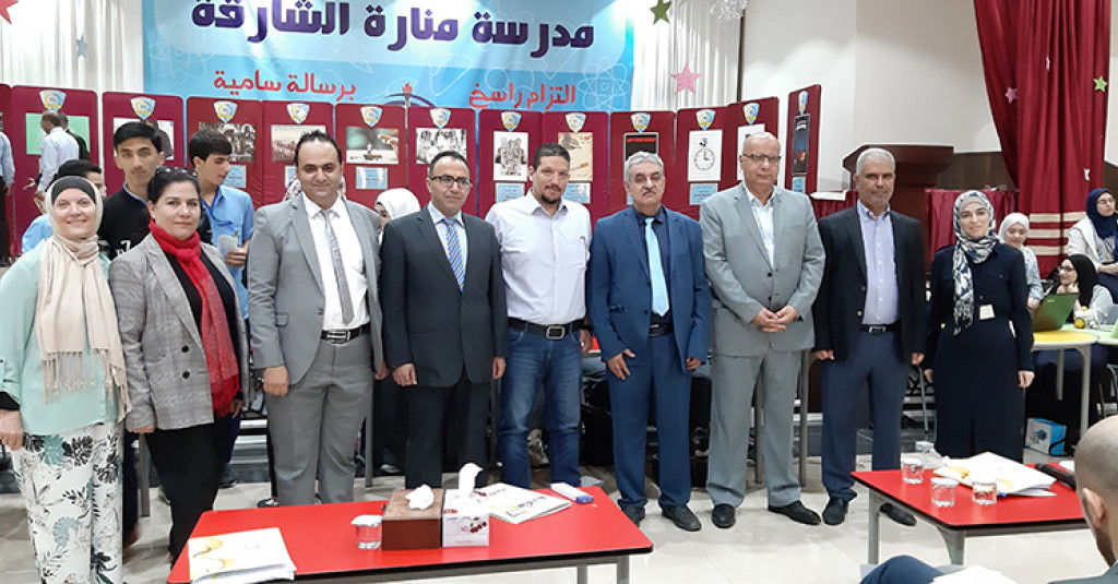 Evaluating projects at Almanarah school