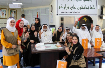 متطوعات جامعة عجمان يرسمن البسمة على وجوه كبار المواطنين