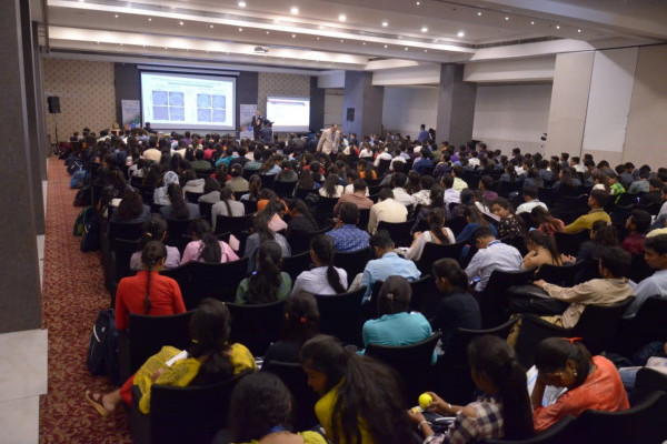 Academic from College of Pharmacy participate in an International Conference