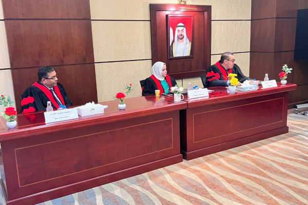 مناقشة رسالة الماجستير للطالبة زينب يوسف العلياني ومنحها تقدير امتياز في الأطروحة