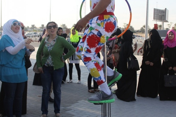 رحلة لطالبات الجامعة إلى القرية العالمية بدبي