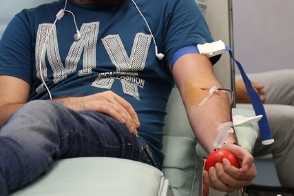 جامعة عجمان تطلق حملة للتبرع بالدم